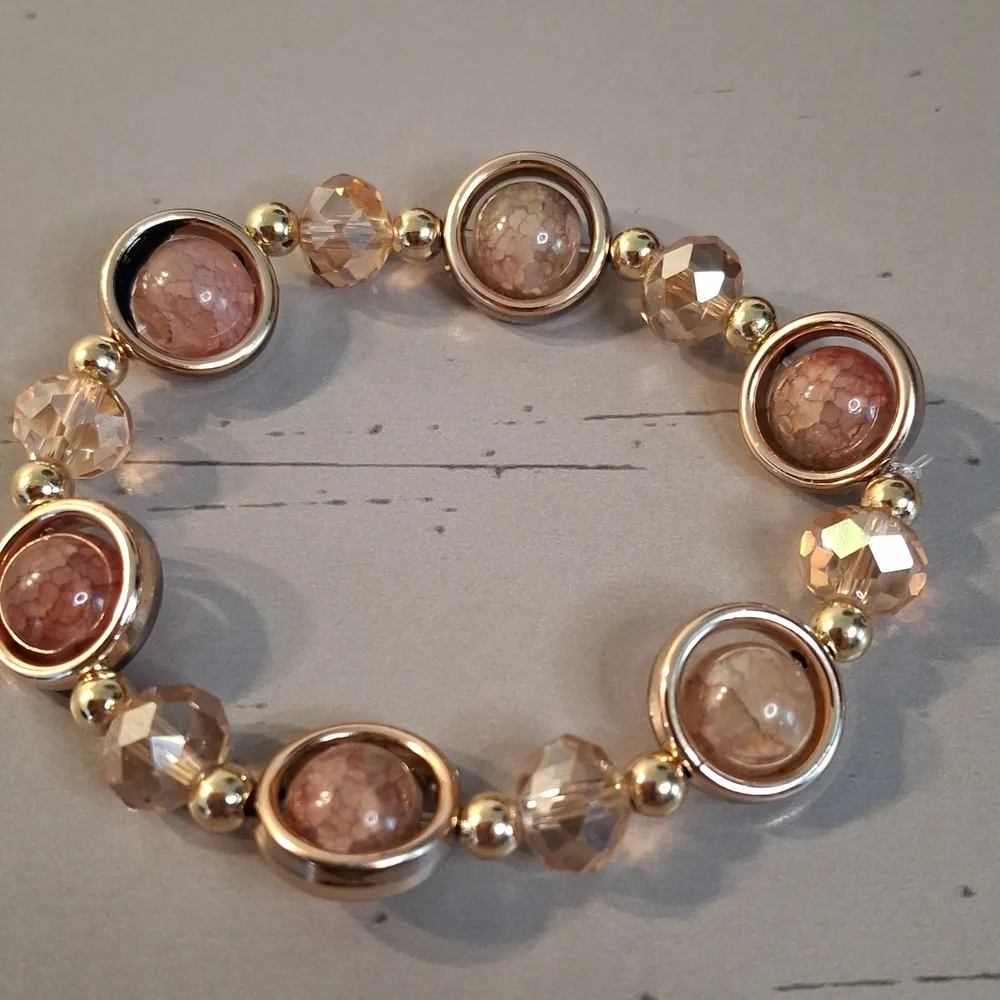 Elegant Gold & Green Beaded Bracelet Set - Picture 3 of 6